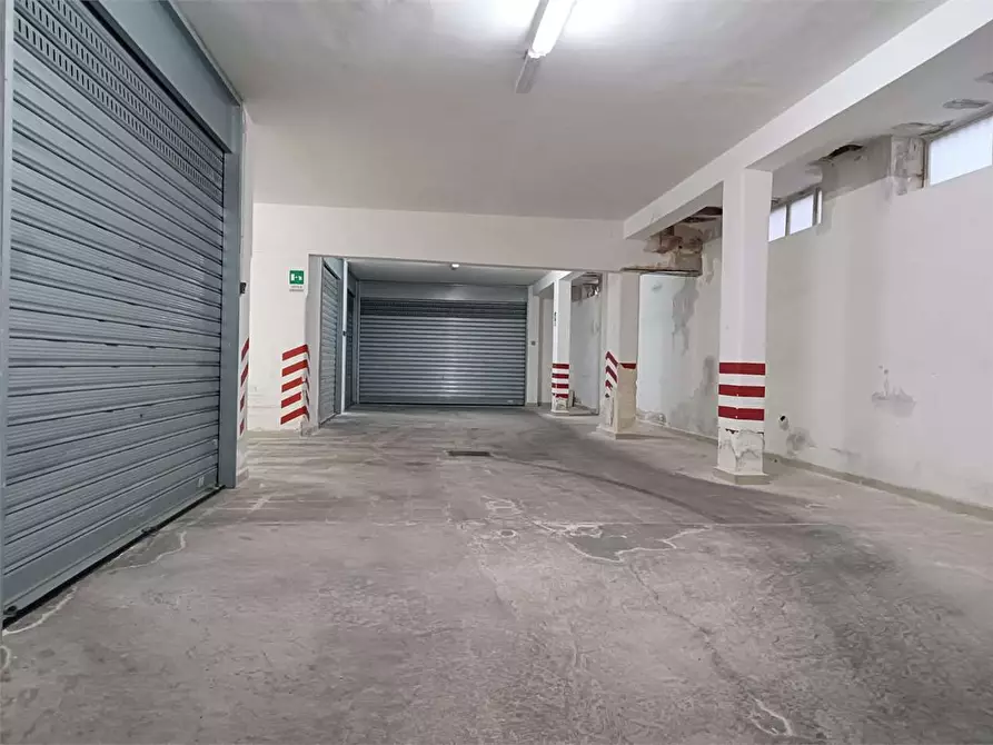 Immagine 4 di Garage in vendita  a Bitonto