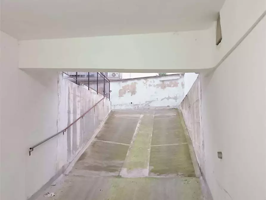 Immagine 5 di Garage in vendita  a Bitonto