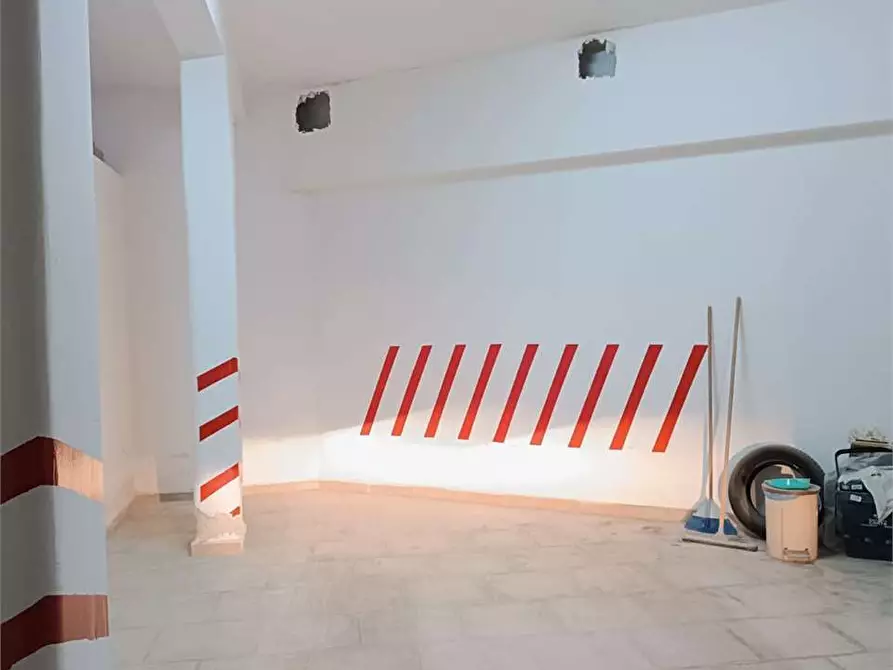 Immagine 7 di Garage in vendita  a Bitonto