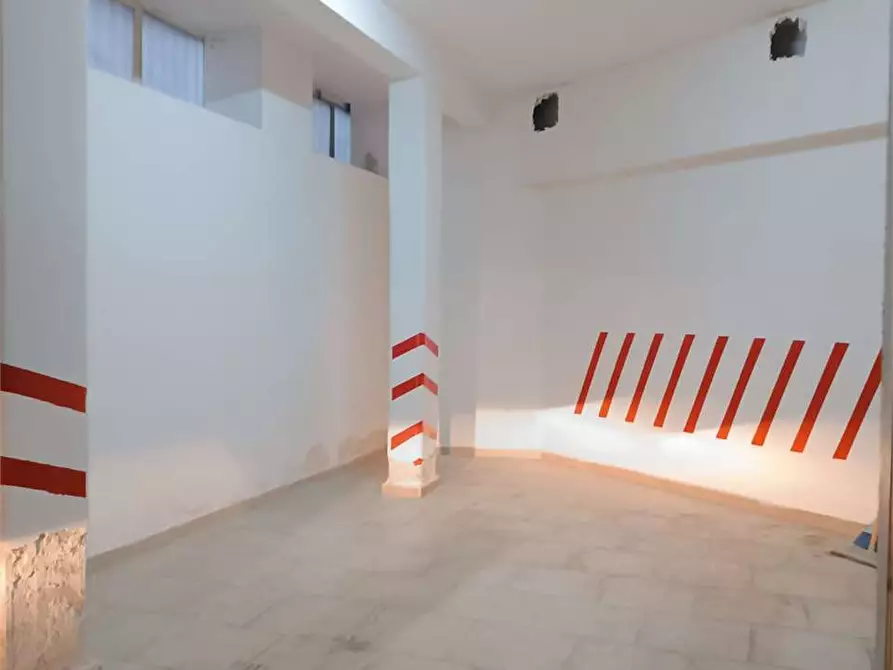 Immagine 8 di Garage in vendita  a Bitonto