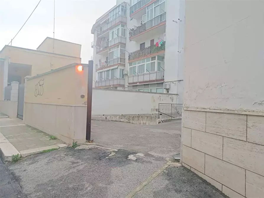 Immagine 11 di Garage in vendita  a Bitonto