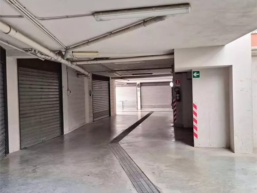Immagine 1 di Garage in affitto  a Bitonto