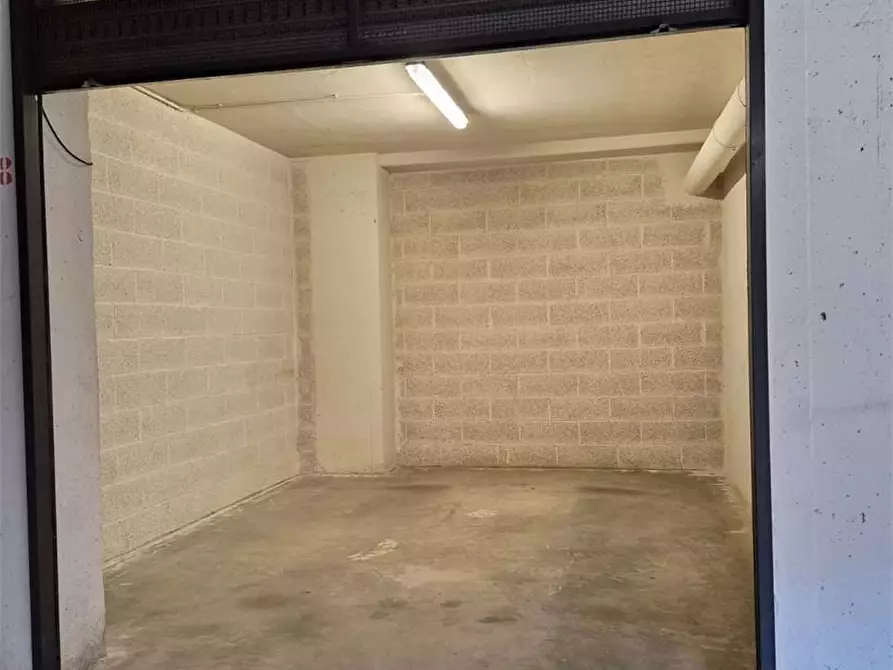 Immagine 2 di Garage in affitto  a Bitonto