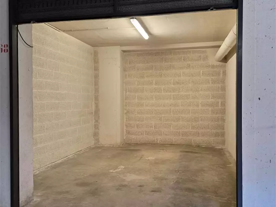 Immagine 3 di Garage in affitto  a Bitonto