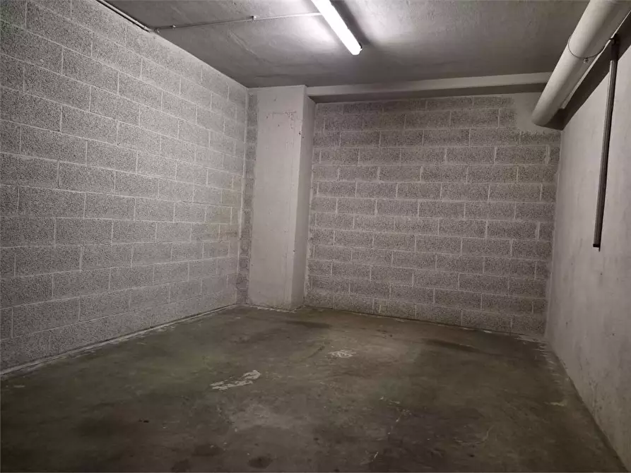 Immagine 4 di Garage in affitto  a Bitonto