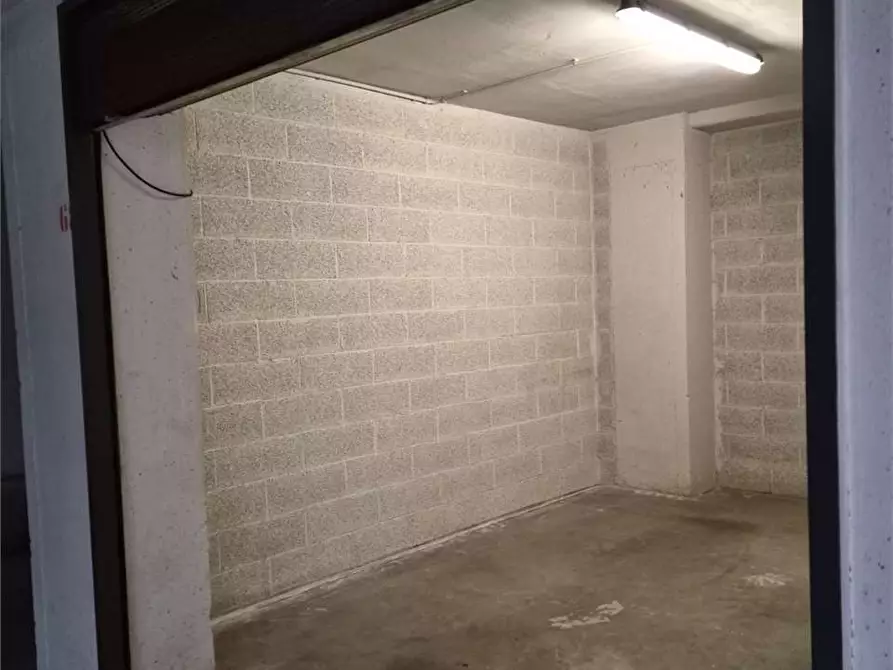 Immagine 5 di Garage in affitto  a Bitonto