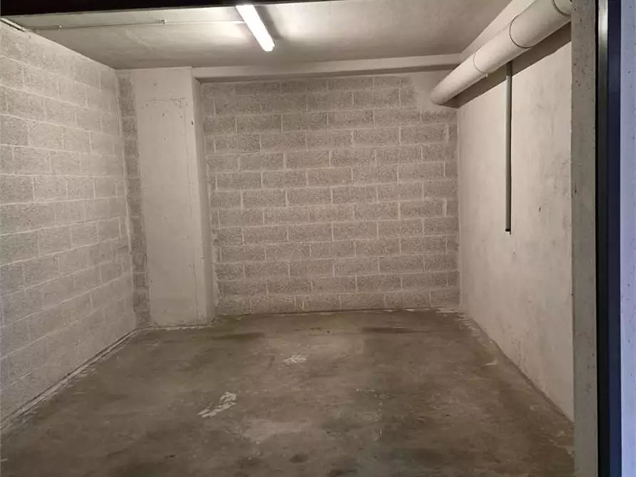 Immagine 6 di Garage in affitto  a Bitonto