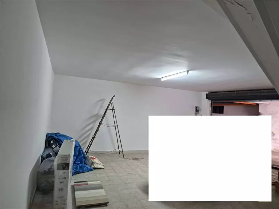 Immagine 1 di Garage in vendita  a Bitonto