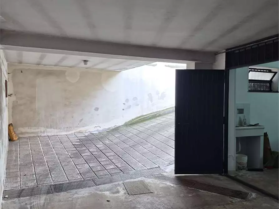 Immagine 5 di Garage in vendita  a Bitonto