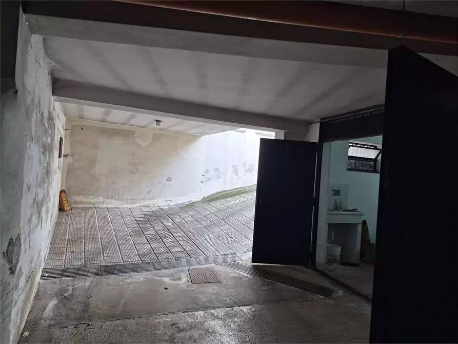 Immagine 6 di Garage in vendita  a Bitonto