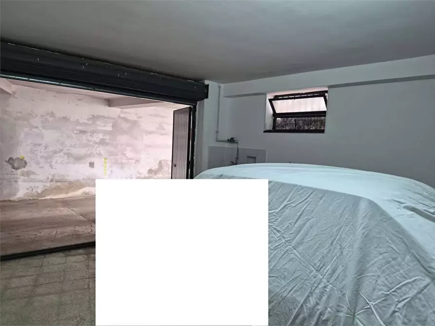 Immagine 7 di Garage in vendita  a Bitonto