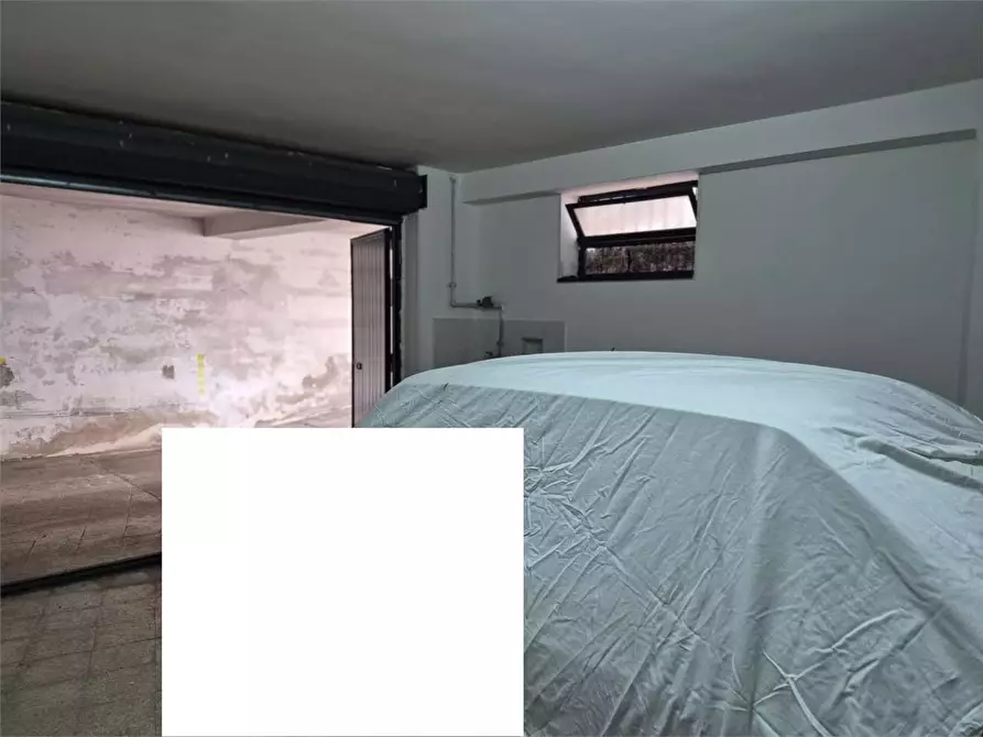 Immagine 9 di Garage in vendita  a Bitonto