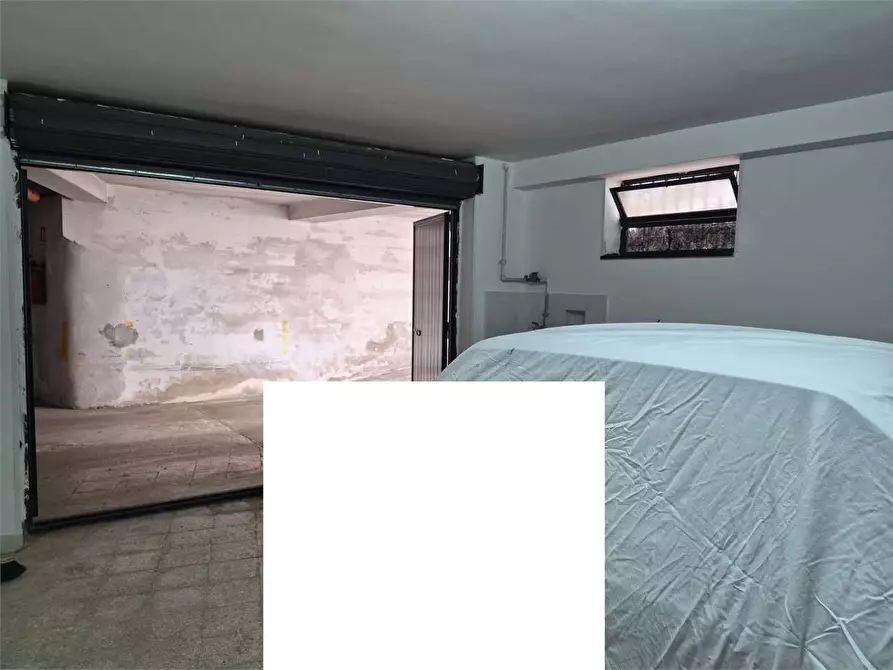 Immagine 14 di Garage in vendita  a Bitonto