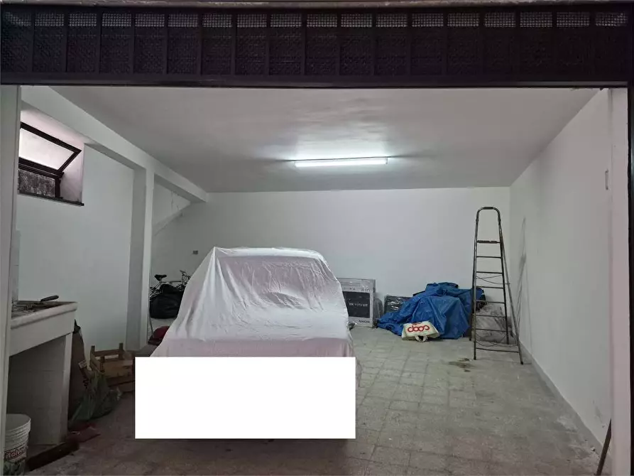 Immagine 15 di Garage in vendita  a Bitonto