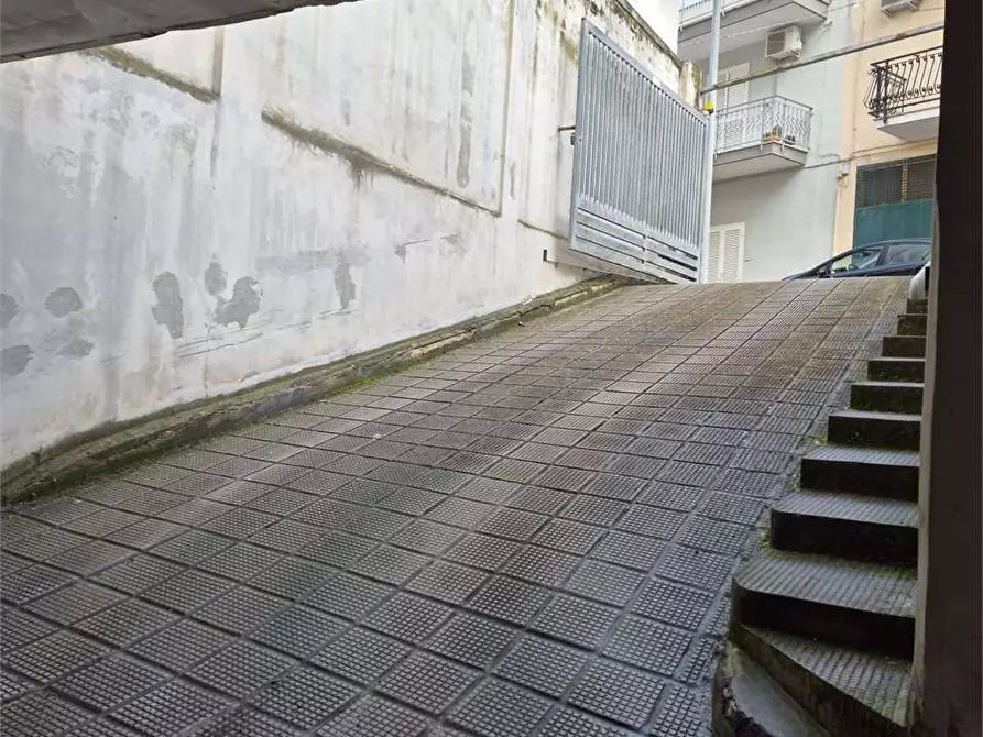 Immagine 21 di Garage in vendita  a Bitonto