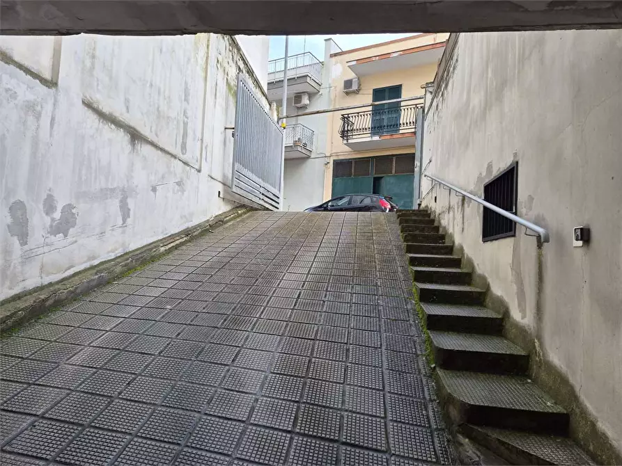 Immagine 22 di Garage in vendita  a Bitonto