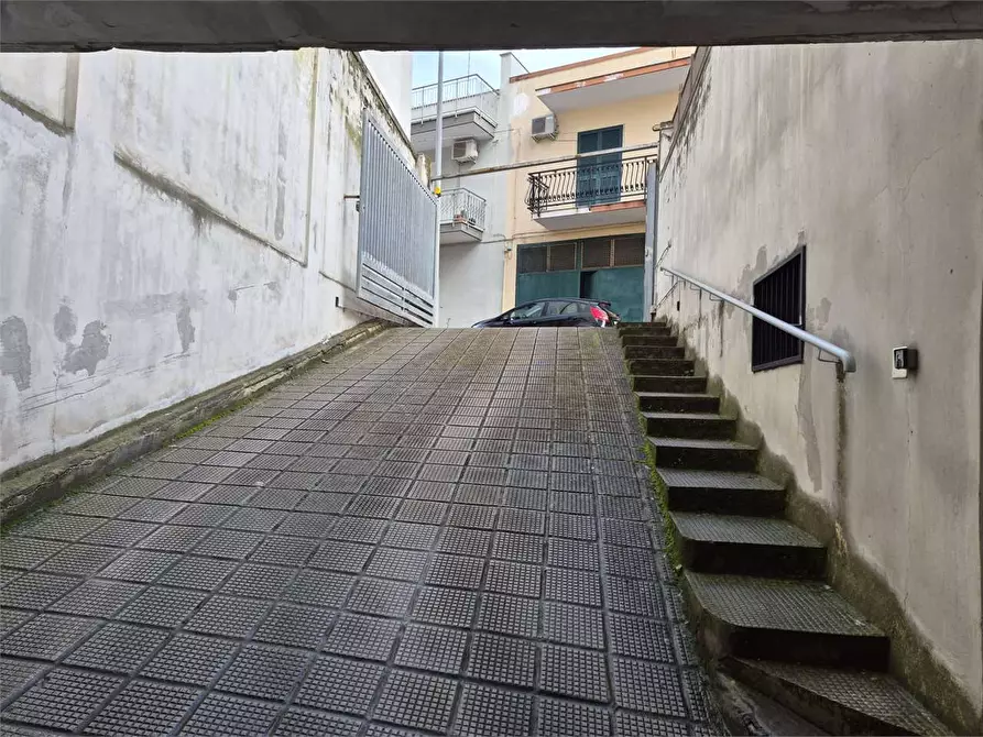 Immagine 23 di Garage in vendita  a Bitonto