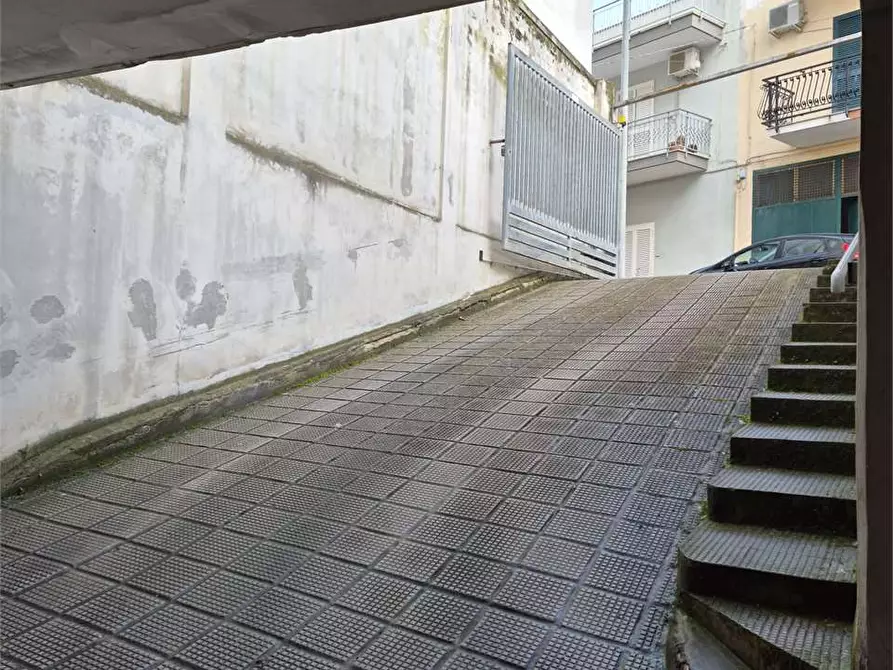 Immagine 24 di Garage in vendita  a Bitonto