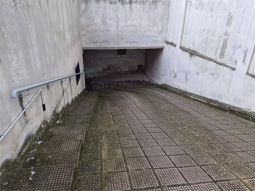 Immagine 25 di Garage in vendita  a Bitonto