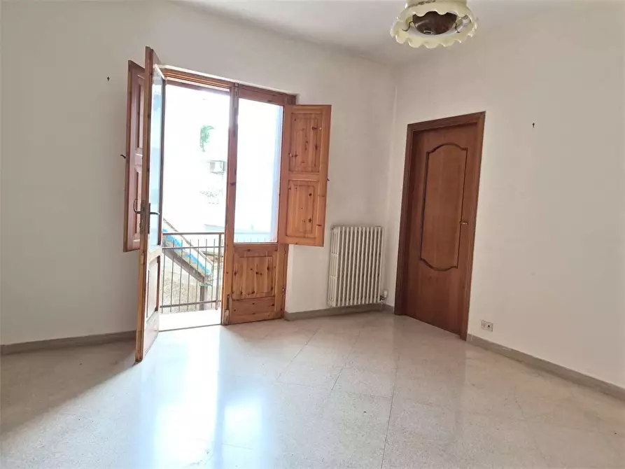 Immagine 2 di Casa indipendente in vendita  a Bitonto