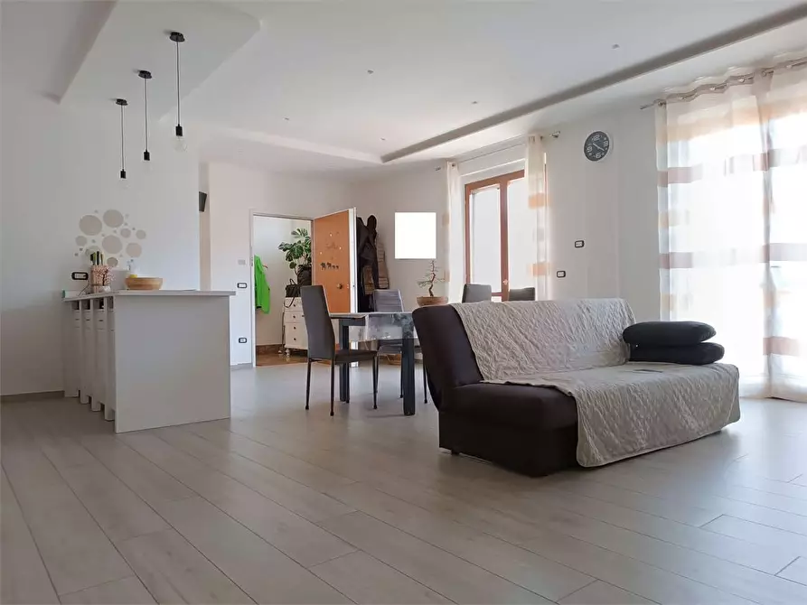 Immagine 2 di Trilocale in vendita  a Bitonto