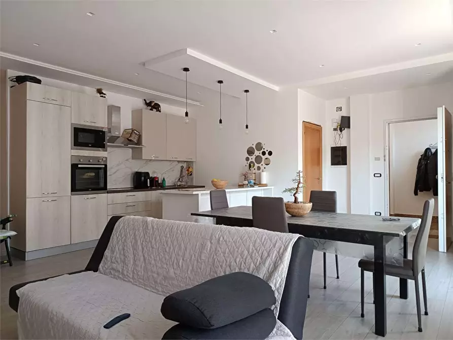 Immagine 6 di Trilocale in vendita  a Bitonto