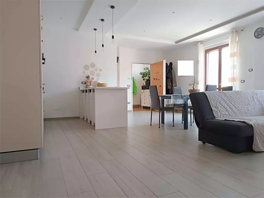 Immagine 25 di Trilocale in vendita  a Bitonto