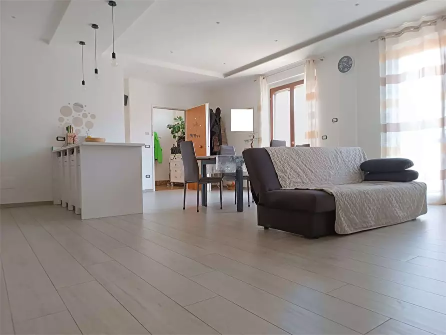 Immagine 26 di Trilocale in vendita  a Bitonto