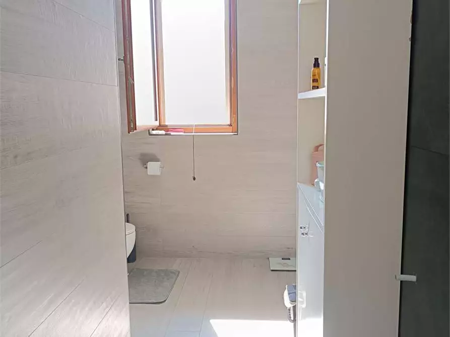 Immagine 41 di Trilocale in vendita  a Bitonto