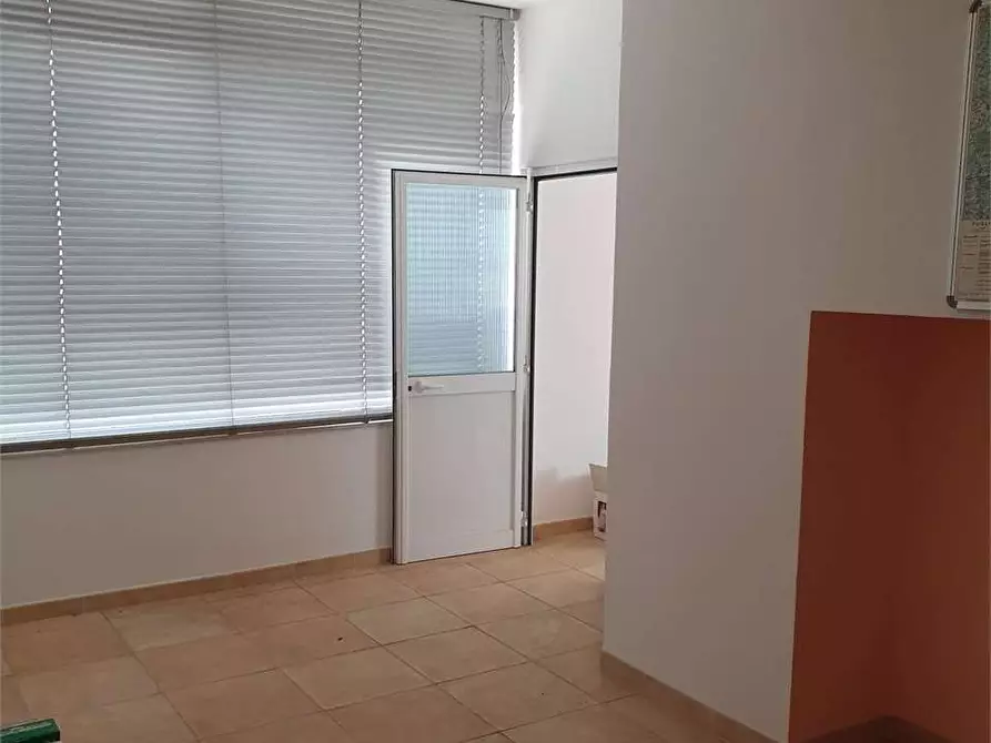 Immagine 5 di Capannone industriale in vendita  a Bitonto