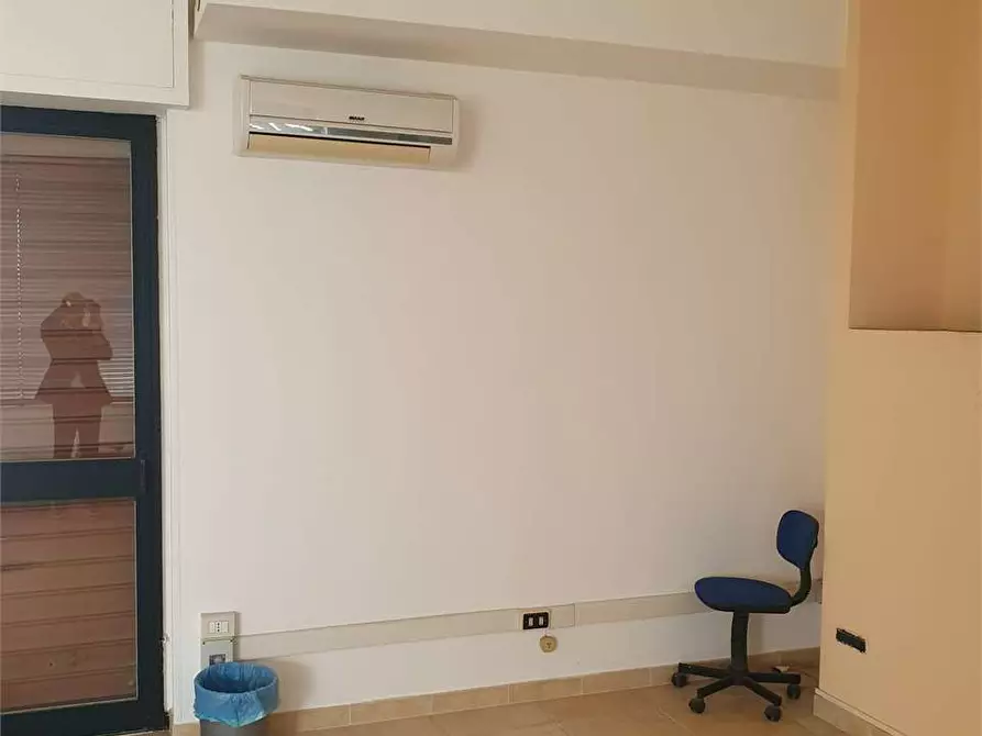 Immagine 9 di Capannone industriale in vendita  a Bitonto