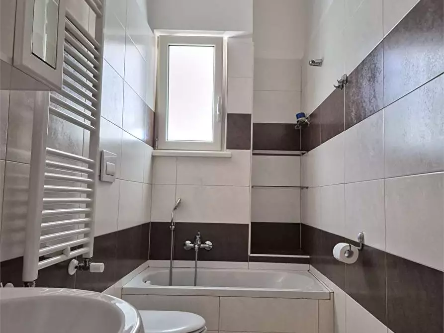 Immagine 11 di Appartamento in vendita  in via vncenzo bellini 67 a Bitonto