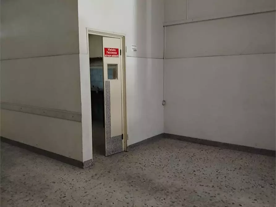 Immagine 7 di Magazzino in affitto  in Via Cairoli 10 a Bitonto