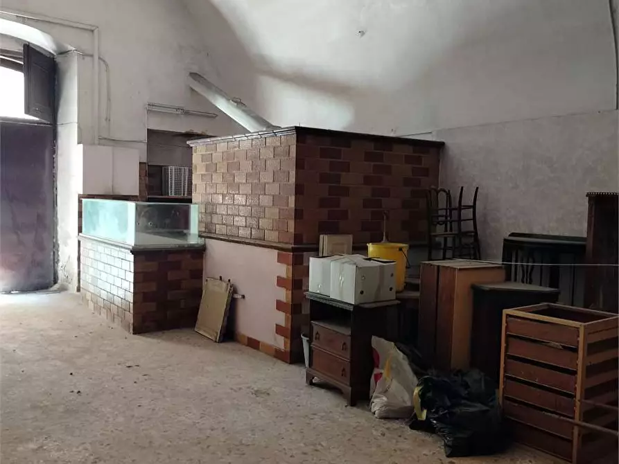Immagine 12 di Magazzino in affitto  in Via Cairoli 10 a Bitonto