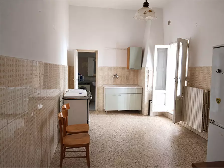 Immagine 1 di Casa indipendente in vendita  in VIA CAZZOLLA  19 a Bitonto
