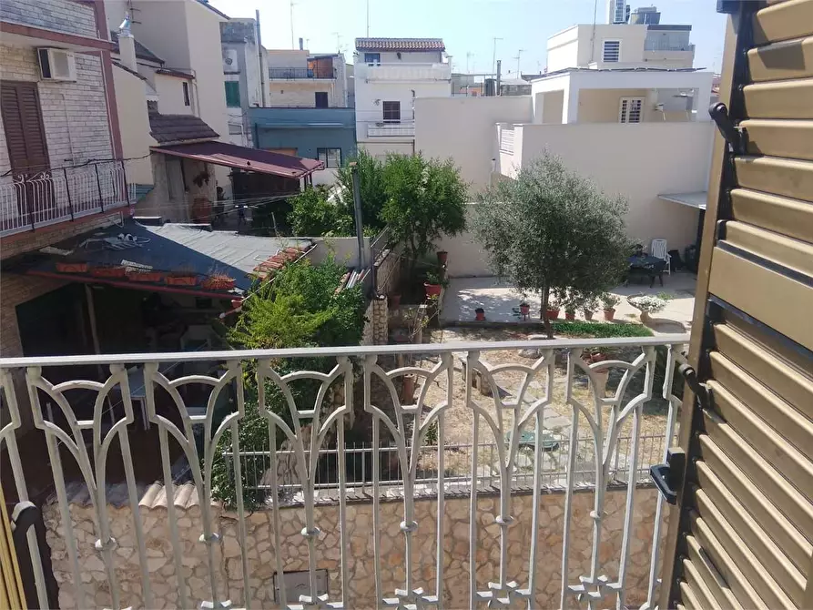 Immagine 6 di Casa indipendente in vendita  in via leopardi  2/3 a Bitonto