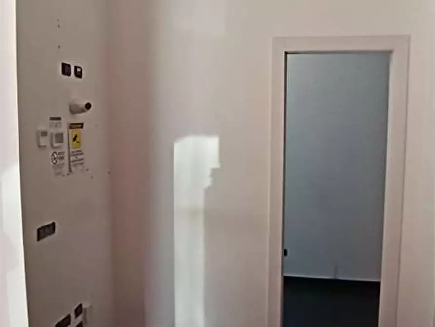 Immagine 2 di Negozio in vendita  in via galileo galilei  42 -44 a Molfetta