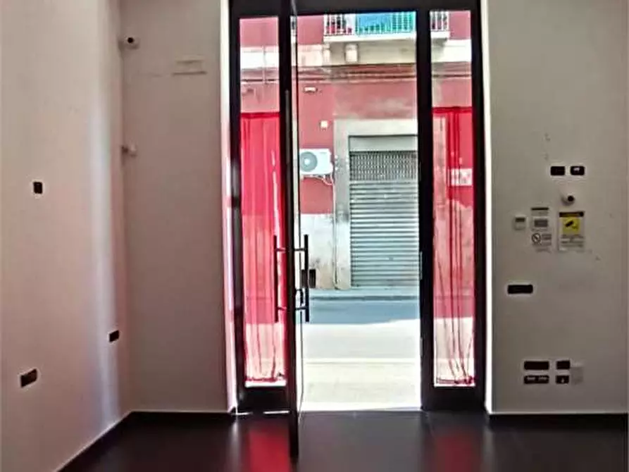 Immagine 13 di Negozio in vendita  in via galileo galilei  42 -44 a Molfetta