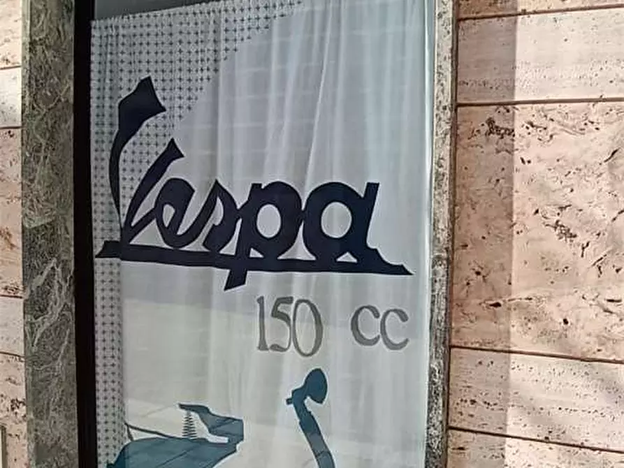 Immagine 14 di Negozio in vendita  in via galileo galilei  42 -44 a Molfetta