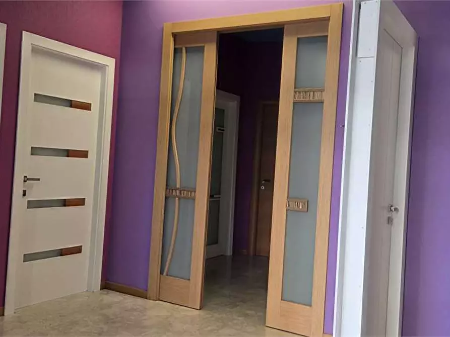 Immagine 5 di Negozio in vendita  in viale giovanni xxiii  211 - 213 a Bitonto