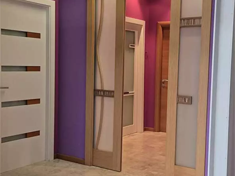 Immagine 6 di Negozio in vendita  in viale giovanni xxiii  211 - 213 a Bitonto