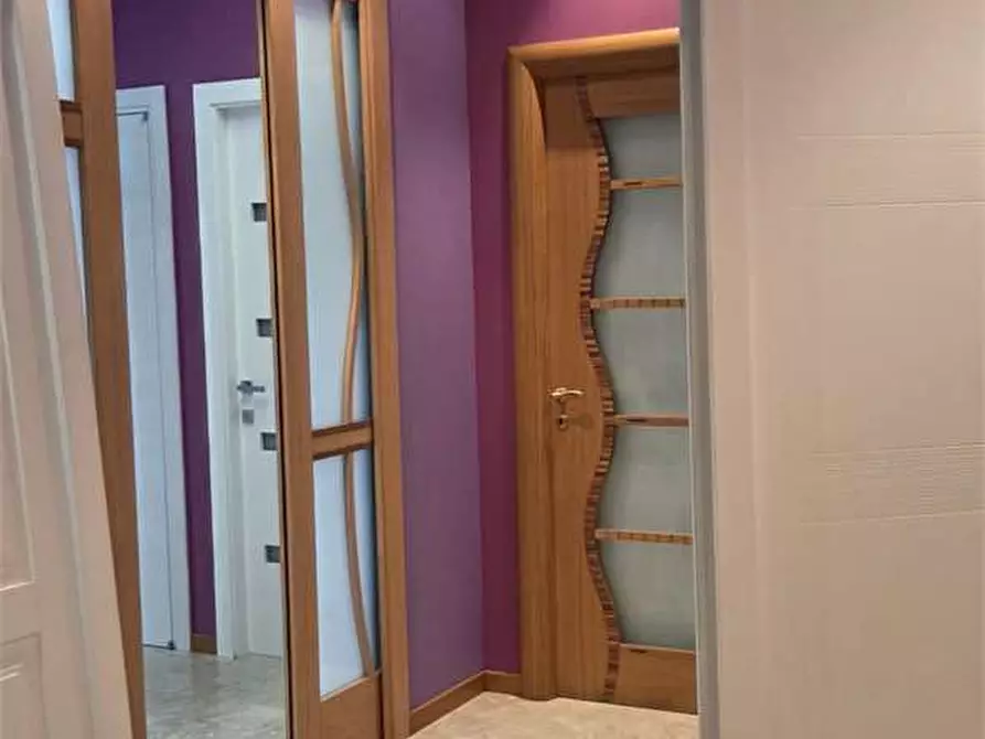Immagine 7 di Negozio in vendita  in viale giovanni xxiii  211 - 213 a Bitonto