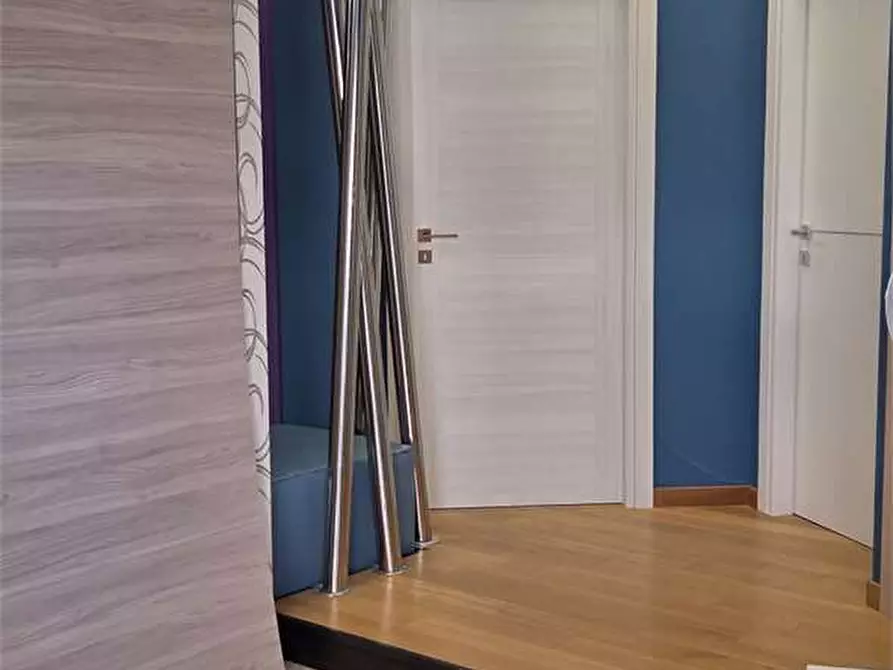 Immagine 15 di Negozio in vendita  in viale giovanni xxiii  211 - 213 a Bitonto
