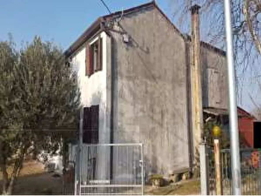 Immagine 1 di Porzione di casa in vendita  in Via Moraro Superiore 37 a Badia Polesine