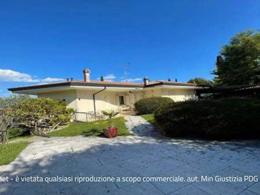 Immagine 1 di Villa in vendita  in Via Fienile 7 a Padenghe Sul Garda