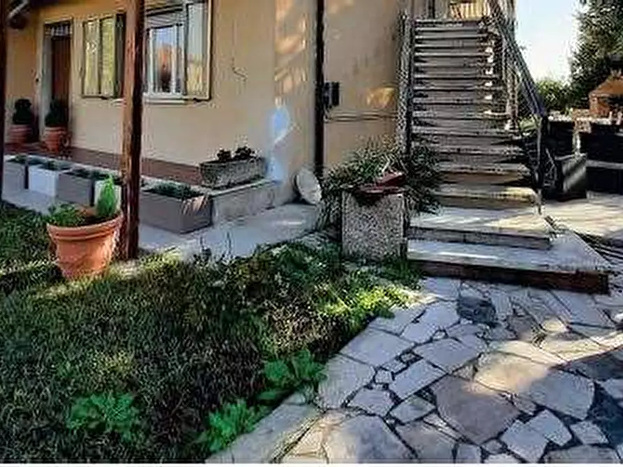 Immagine 4 di Appartamento in vendita  in Via Virgiliana 1 a Trevenzuolo