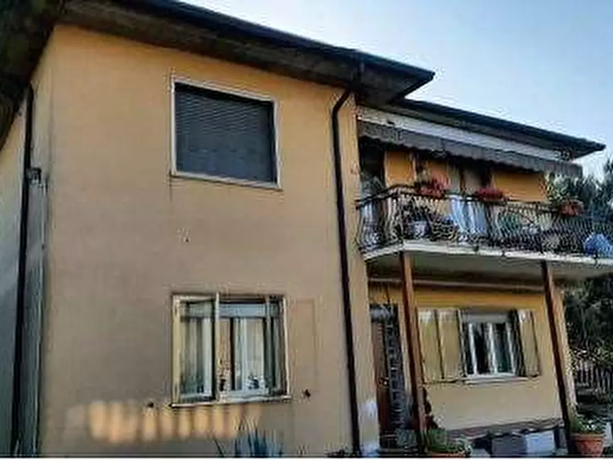 Immagine 3 di Appartamento in vendita  in Via Virgiliana 1 a Trevenzuolo