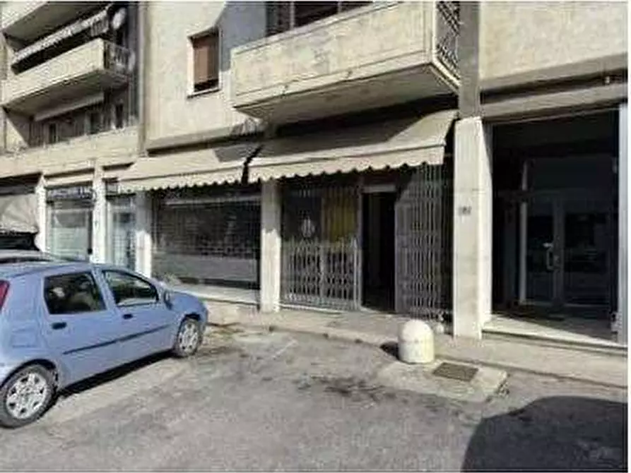 Immagine 2 di Negozio in vendita  in Via Martiri della Libertà 5 a Nogara