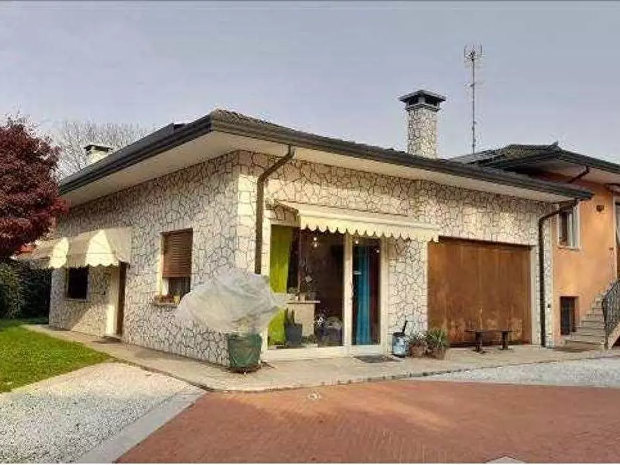 Immagine 1 di Villa in vendita  in Via Roma 12 a Montegaldella