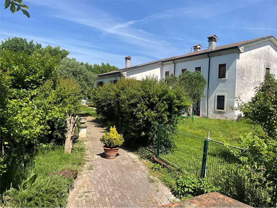 Immagine 1 di Villa in vendita  in via legnago 8 a Palu'